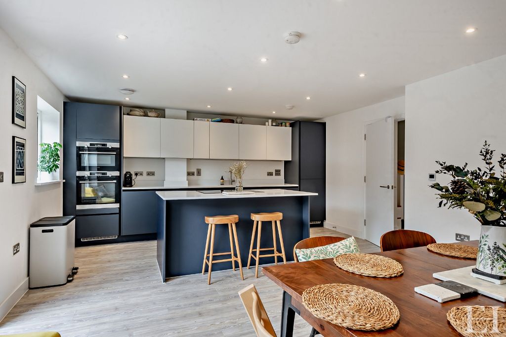 Property photo 2 of 25 4622781