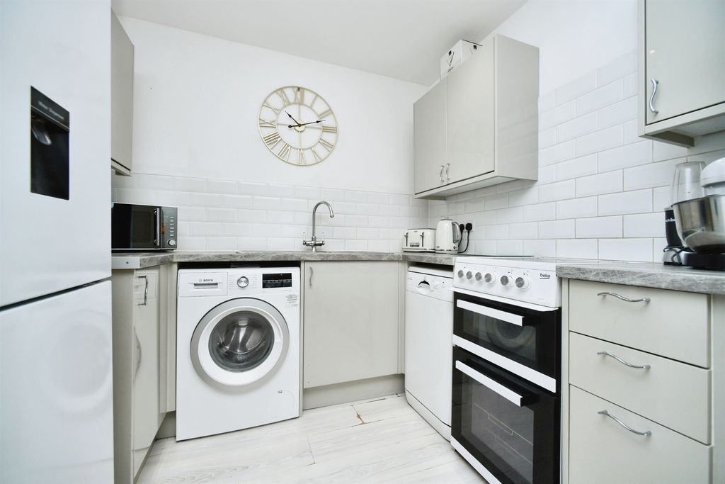 Additional image 4 of 2 bed flat for saleDorothy Avenue, Peacehaven BN10