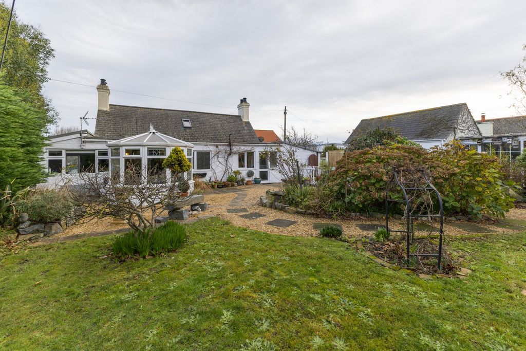 Additional image 23 of 4 bed detached house to rentLa Route De La Hougue Du Pommier, Castel, Guernsey GY5