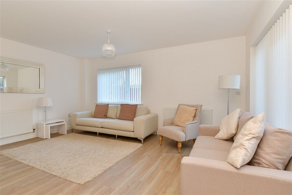 Property photo 2 of 13 Lounge