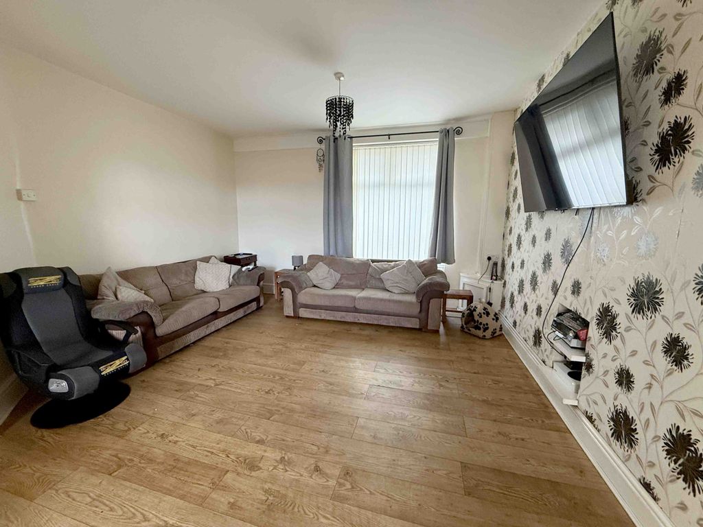 Property photo 3 of 17 Gallery