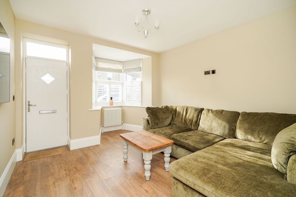 Property photo 2 of 24