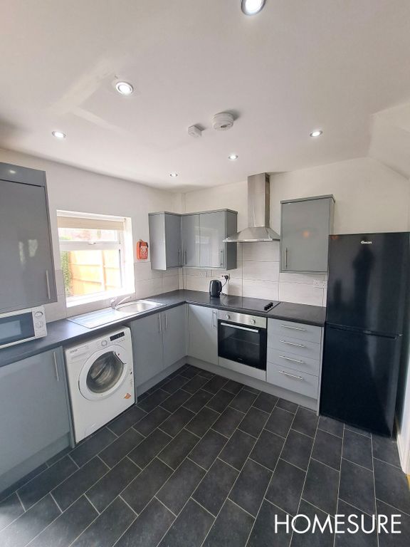 Property photo 1 of 9 Kitchen