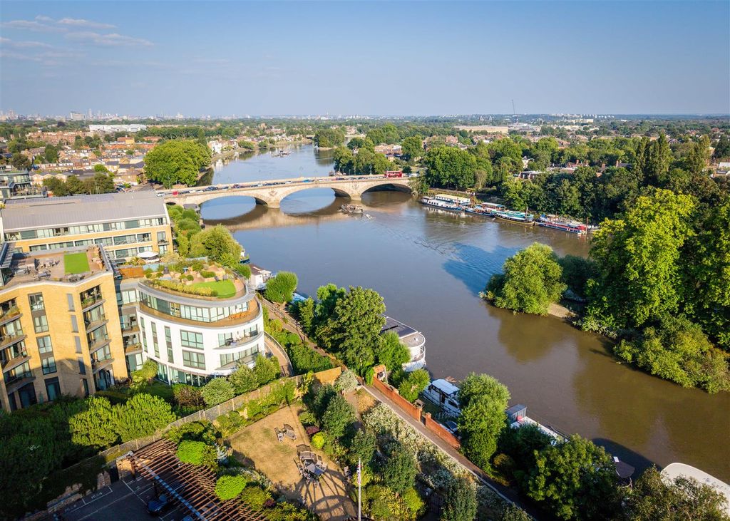 Property photo 1 of 15 Quayside House-9.Jpg
