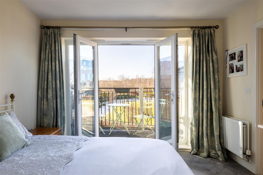 Property photo 3 of 28