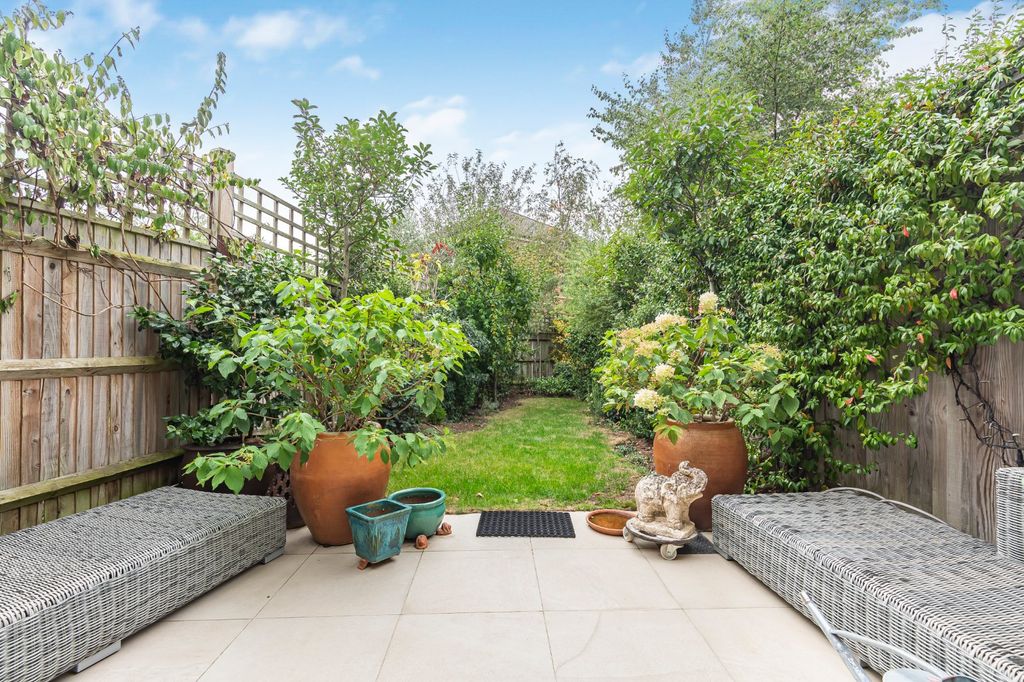 Property photo 3 of 11 Garden