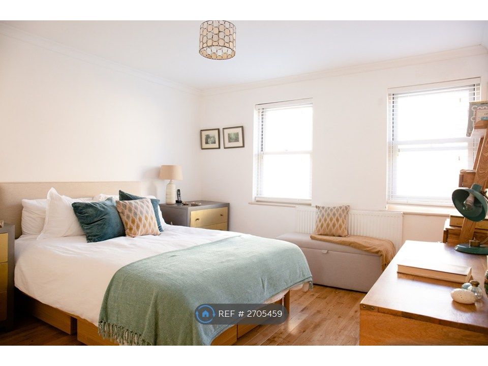 Property photo 3 of 11 Bedroom 1