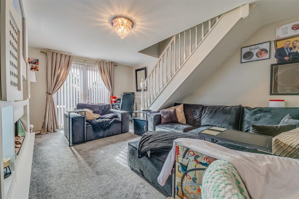 Property photo 2 of 22 Lounge