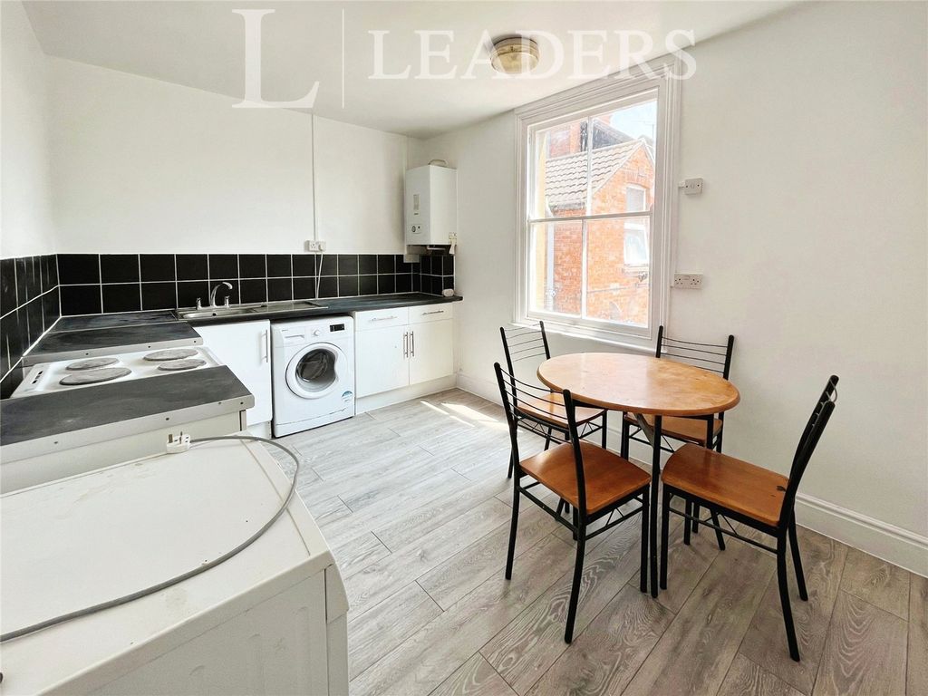 Property photo 2 of 7 Kitchen