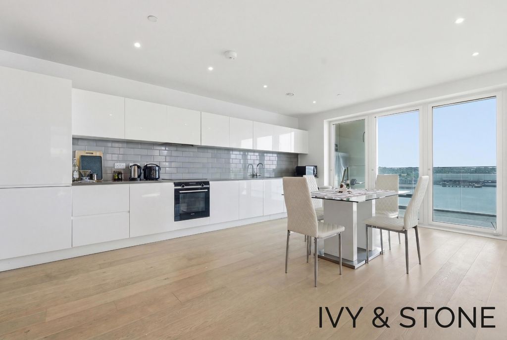 Property photo 3 of 17 5147972