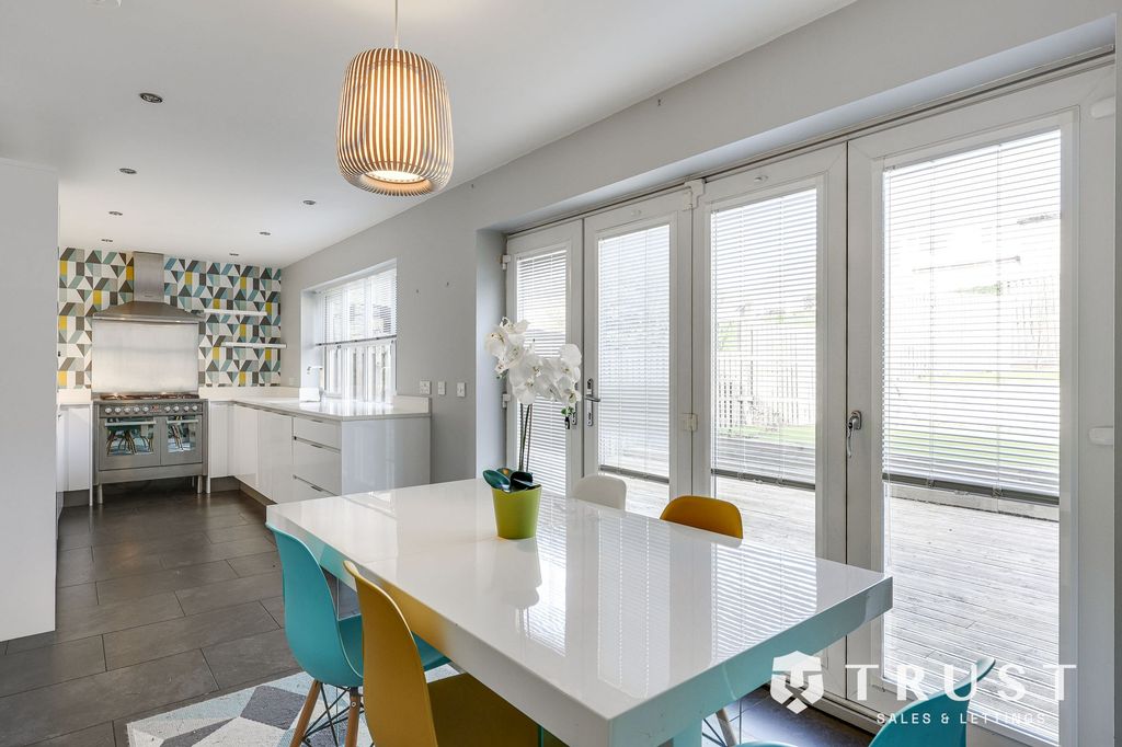 Property photo 2 of 37