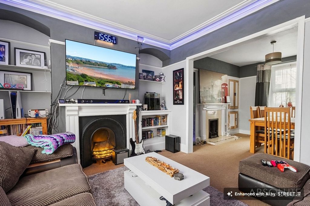 Property photo 2 of 14 Lounge