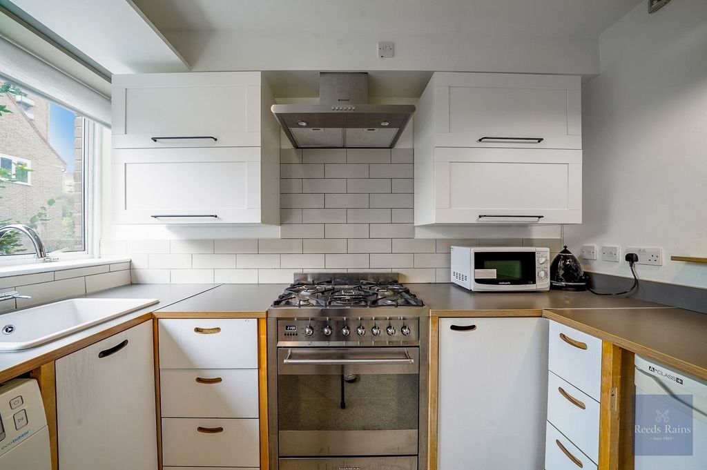 Property photo 1 of 19 Kitchen