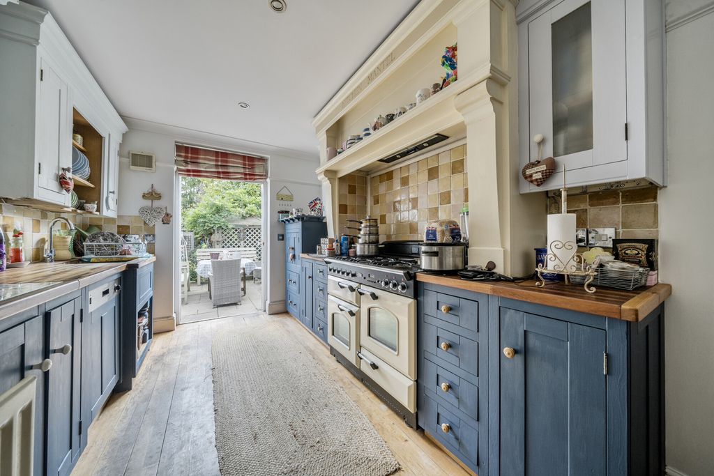 Property photo 3 of 13 Kitchen