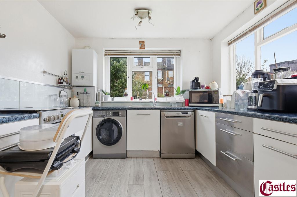 Property photo 2 of 14 Kitchen