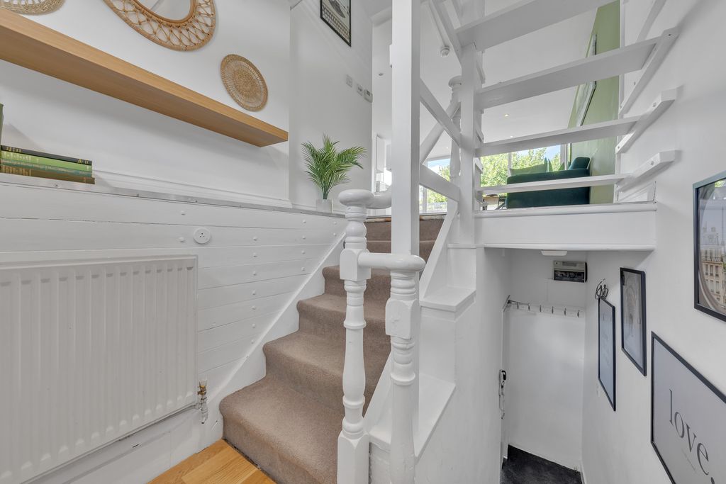 Property photo 2 of 12 10