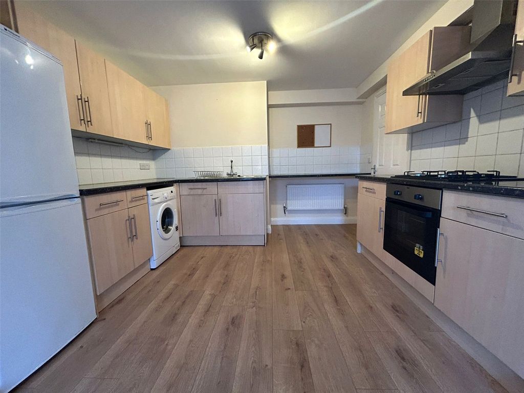 Property photo 2 of 6 Picture No. 13