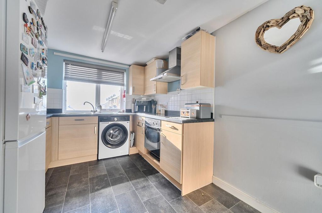 Property photo 2 of 12 1398178-14-69677A...