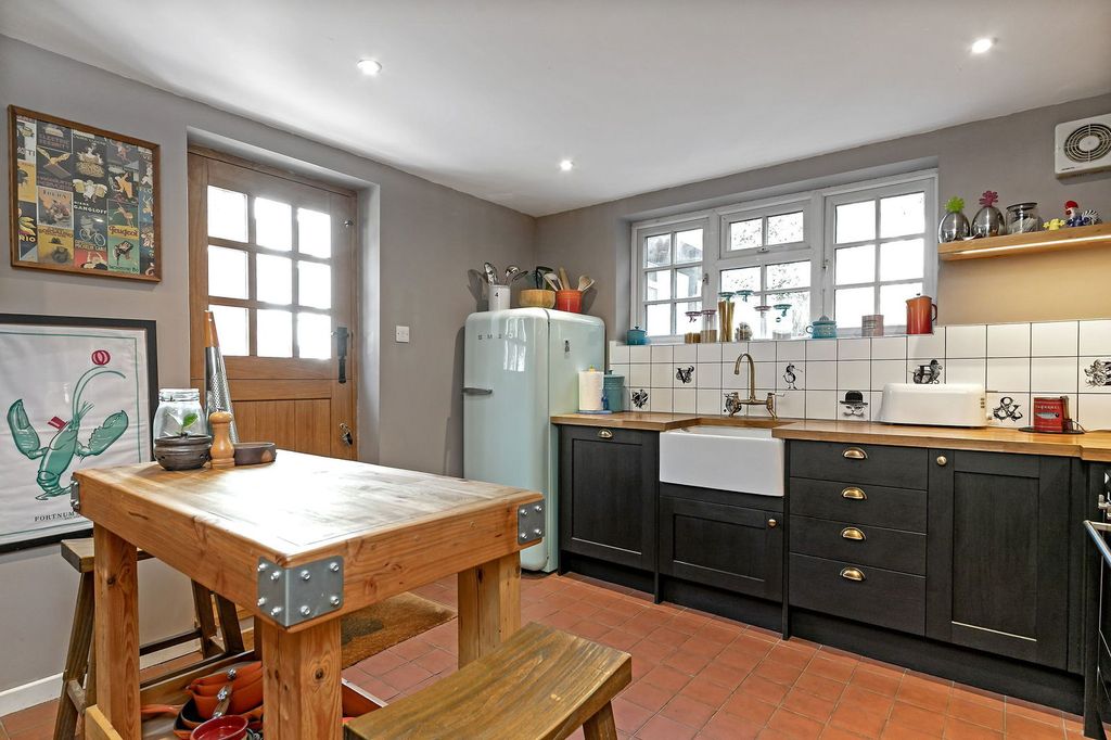 Property photo 3 of 40