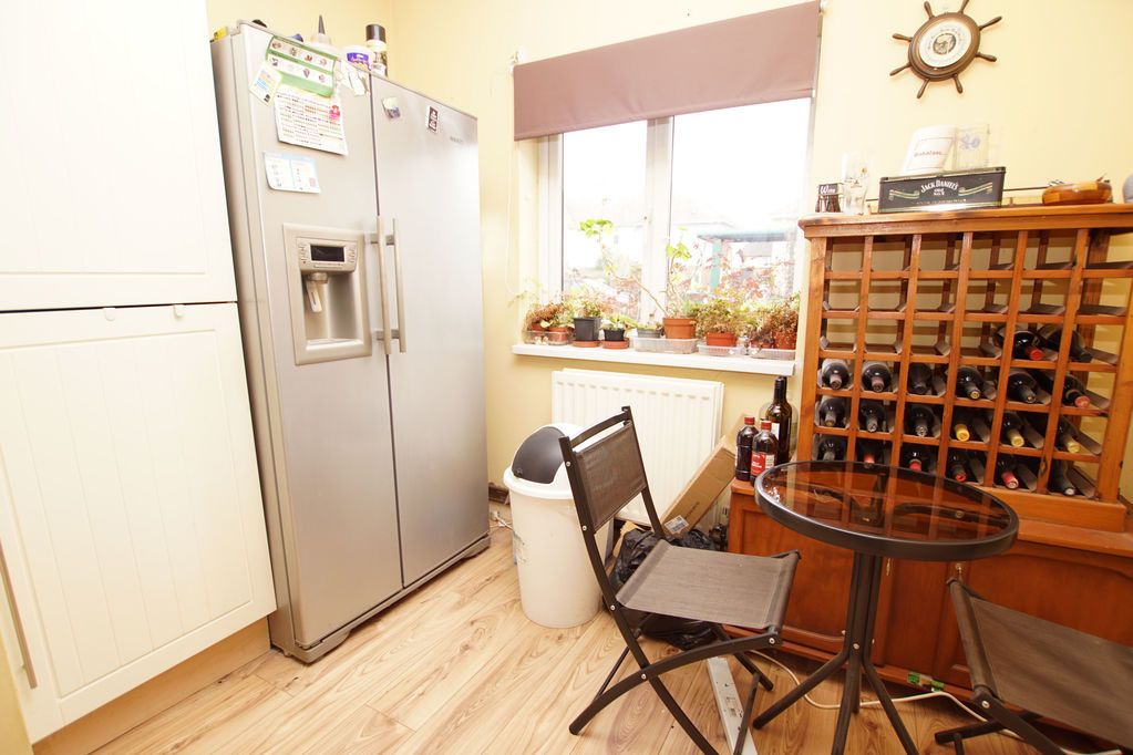 Property photo 3 of 17 Kitchen