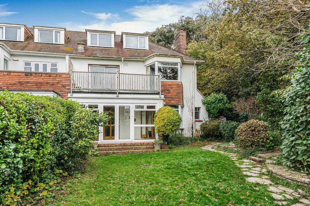 Property photo 3 of 16