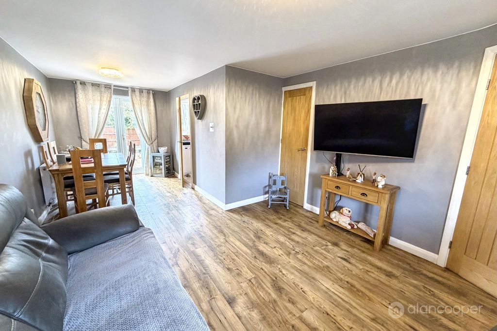Property photo 2 of 14 5340863