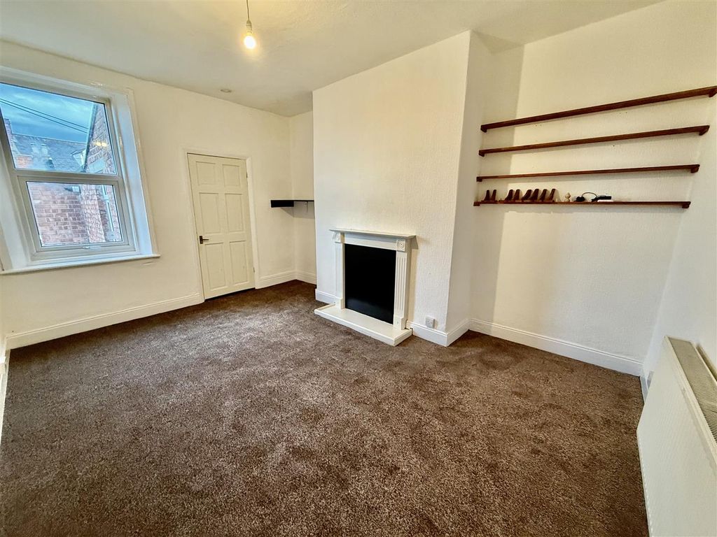 Property photo 2 of 8 Lounge