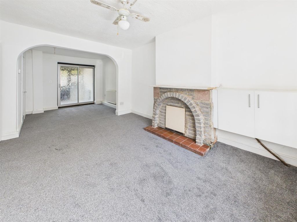 Property photo 1 of 15 Living Room