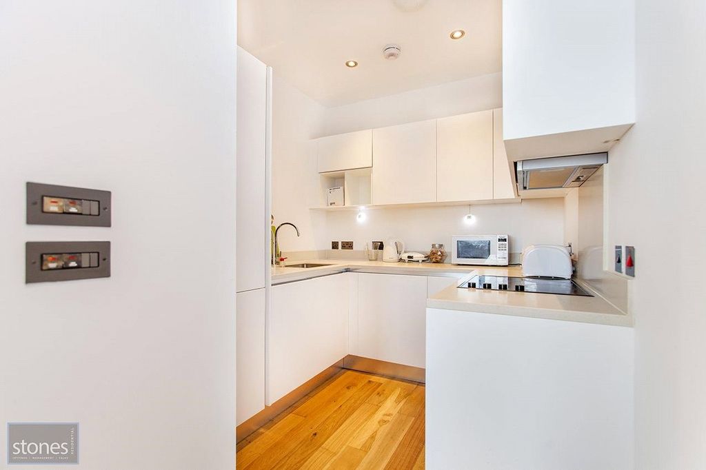 Property photo 2 of 11 Kitchen