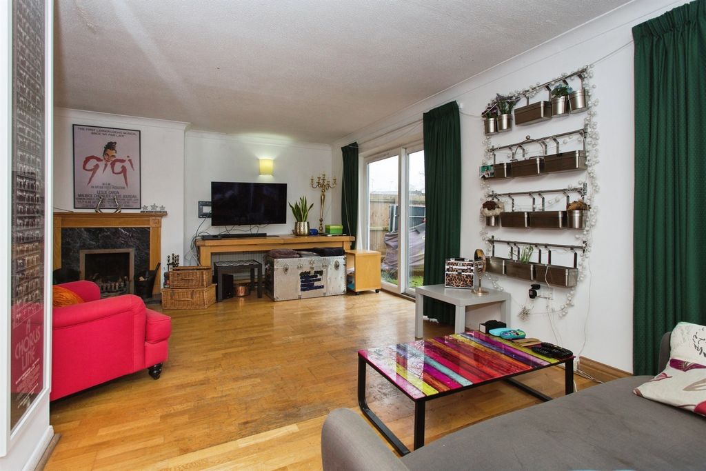 Property photo 2 of 19