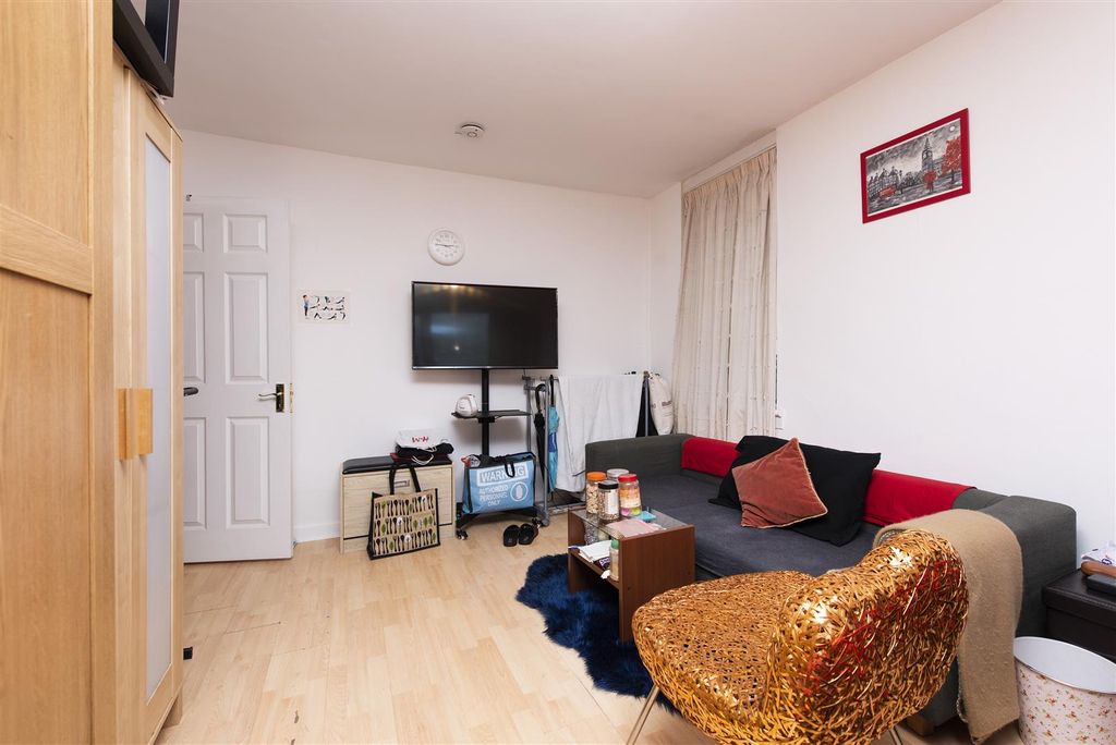Property photo 2 of 11 81 Dorney Tower(P) (7).Jpg