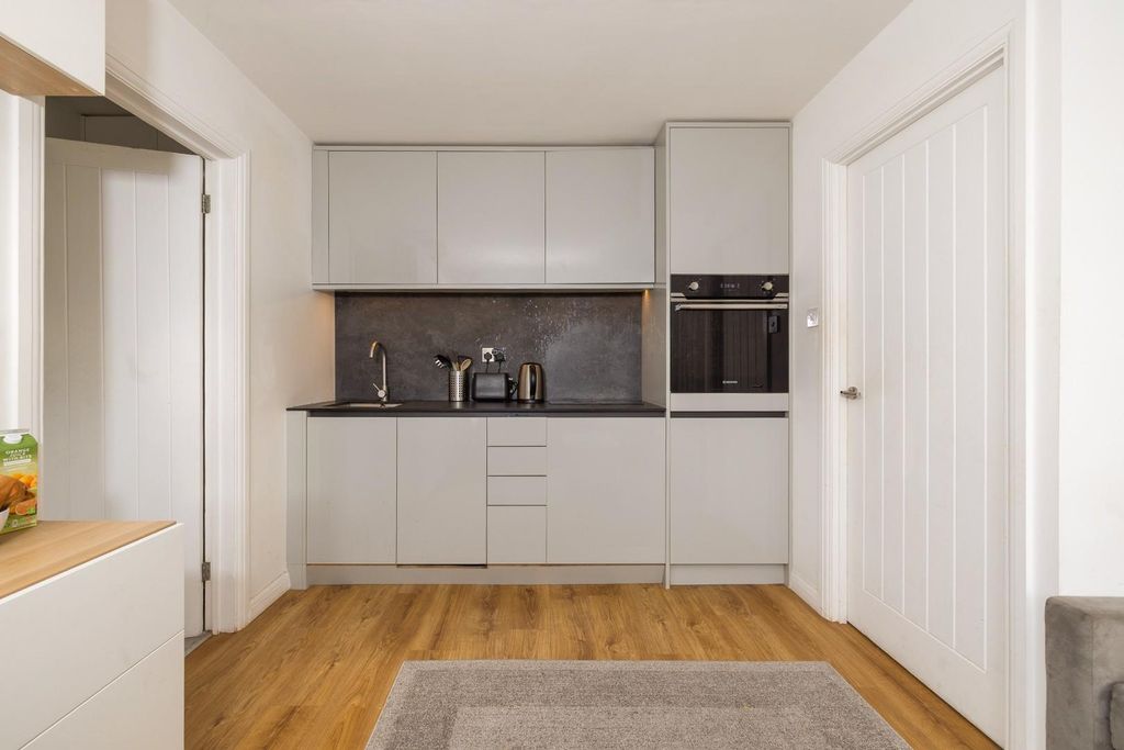 Property photo 1 of 9 Char9988.Jpg