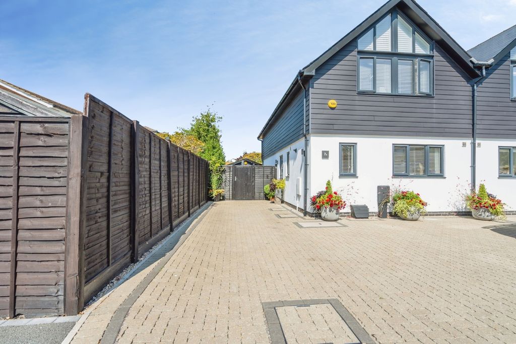 Property photo 2 of 26 Pbox-Img.Jpg