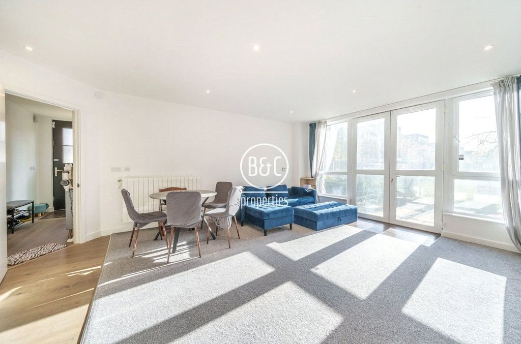 Property photo 2 of 14 Picture No. 12