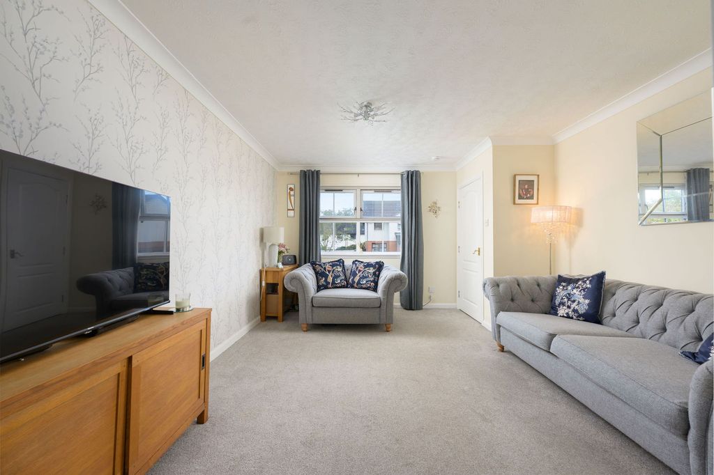Property photo 3 of 34