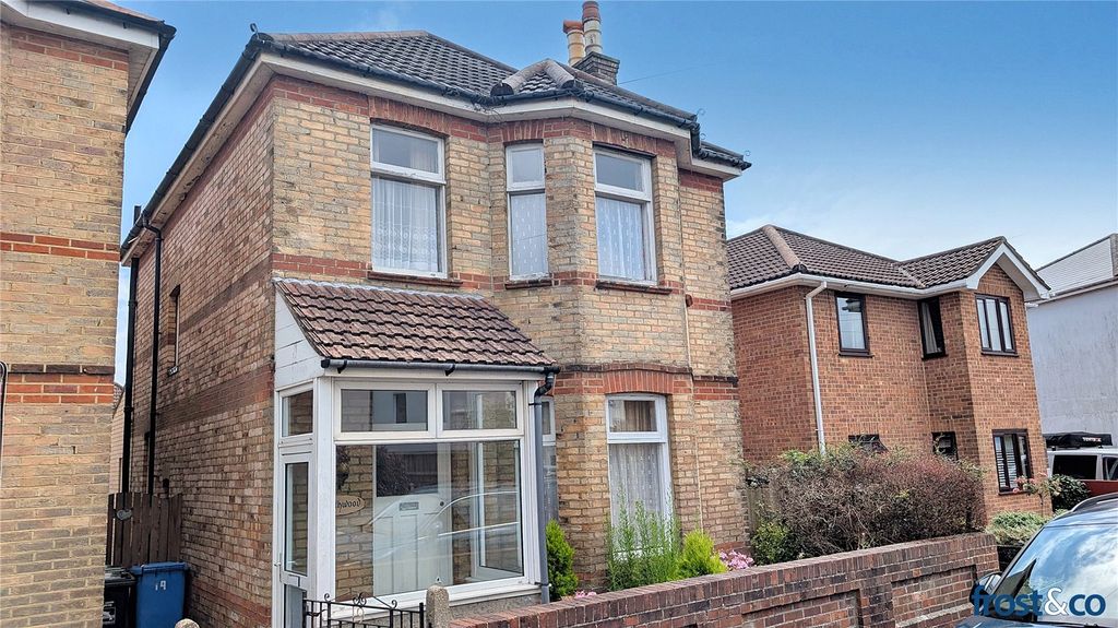 Property photo 1 of 12 Hillman Road