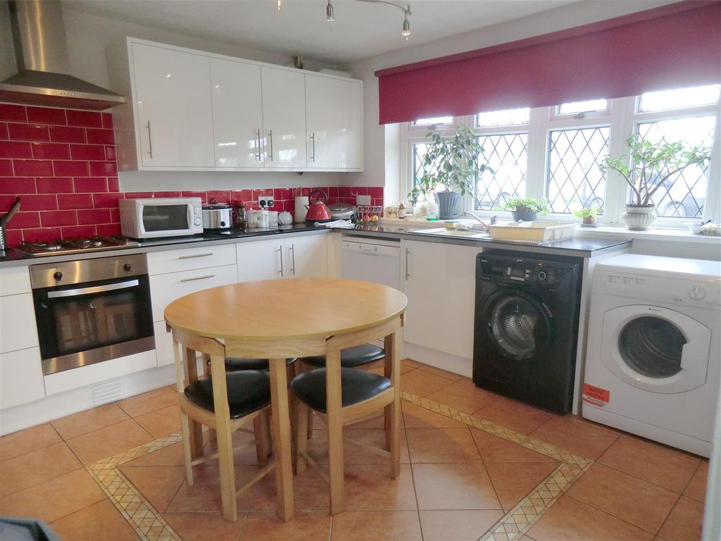 Property photo 2 of 8 Kitchen.Jpg