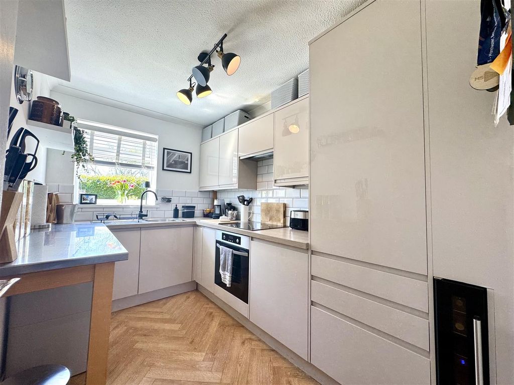 Property photo 2 of 21 Kitchen