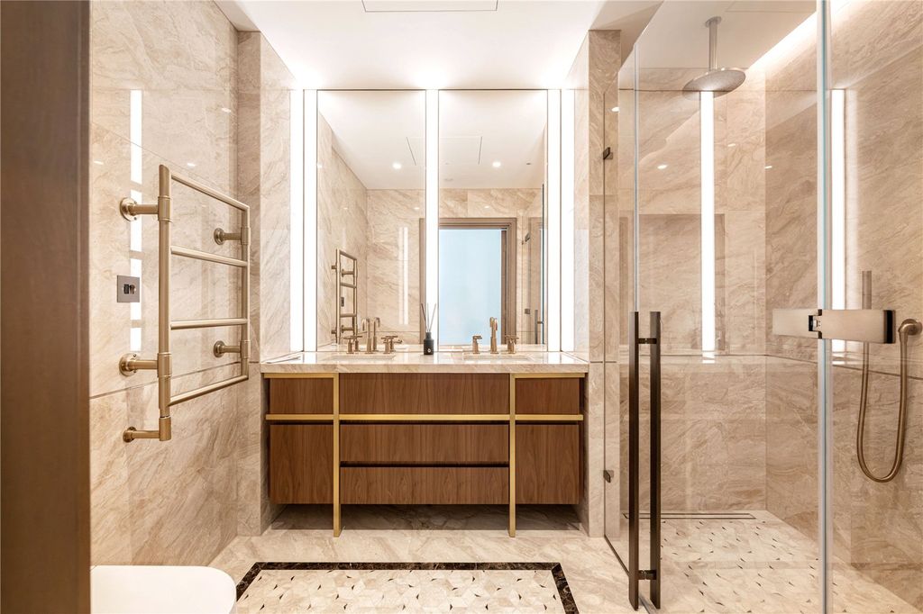 Property photo 3 of 7 Ensuite