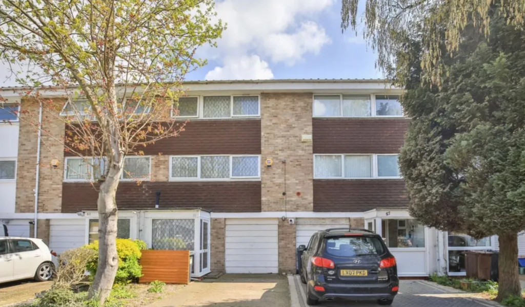 Property photo 1 of 1 Four Bedroom Terraced House For Sale In Hounslow