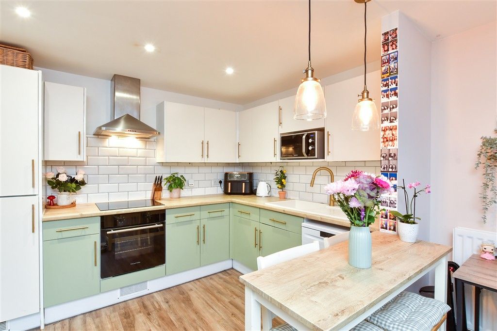 Property photo 1 of 10 Lounge/ Kitchen