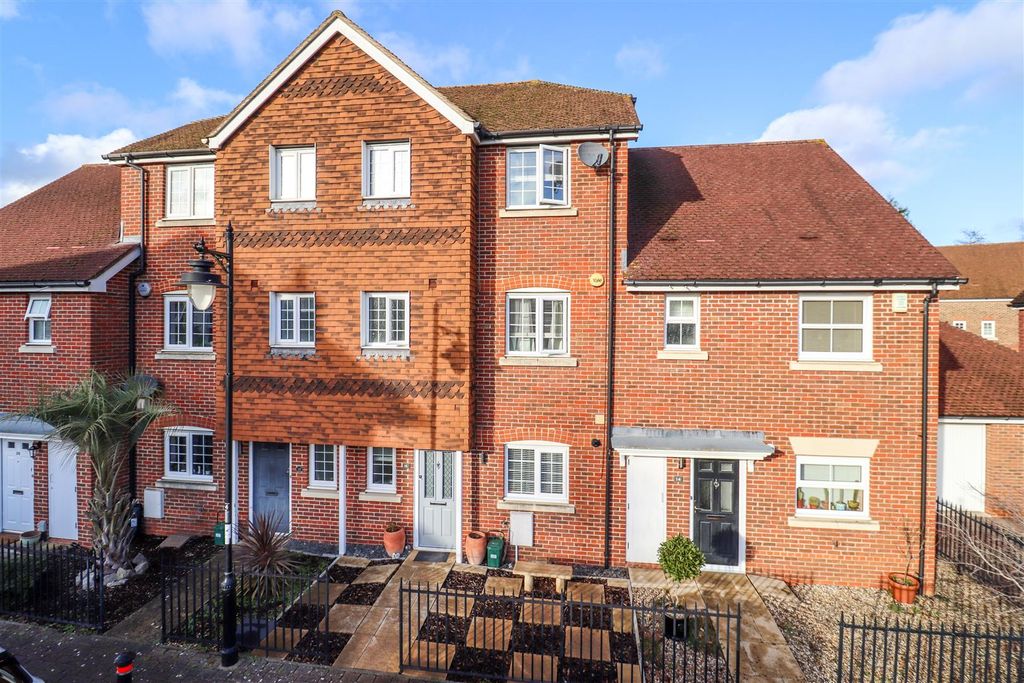 Property photo 1 of 19 Front