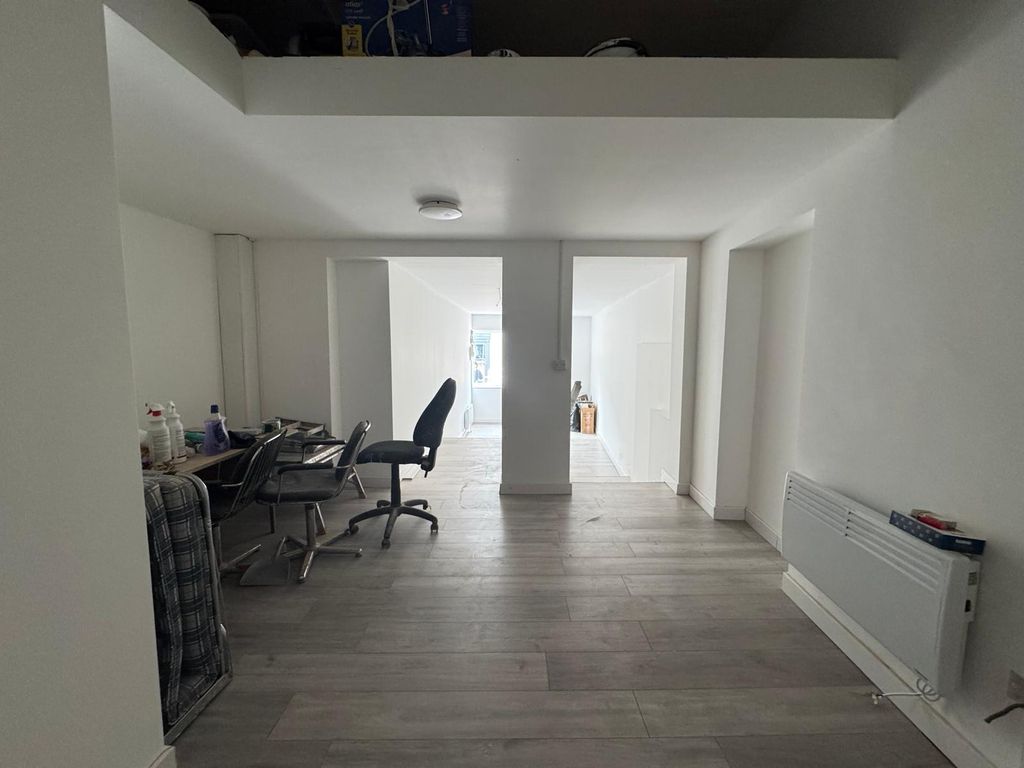 Property photo 3 of 4