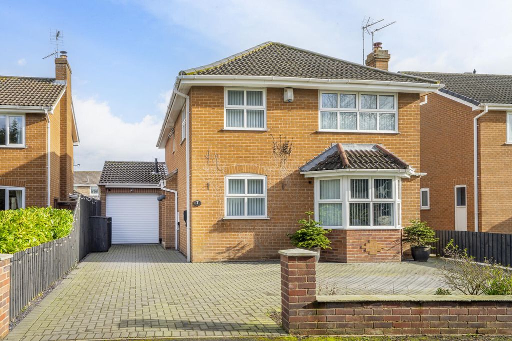 Property photo 1 of 17 Front (Exterior)