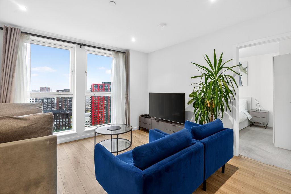 Property photo 1 of 22 Lounge