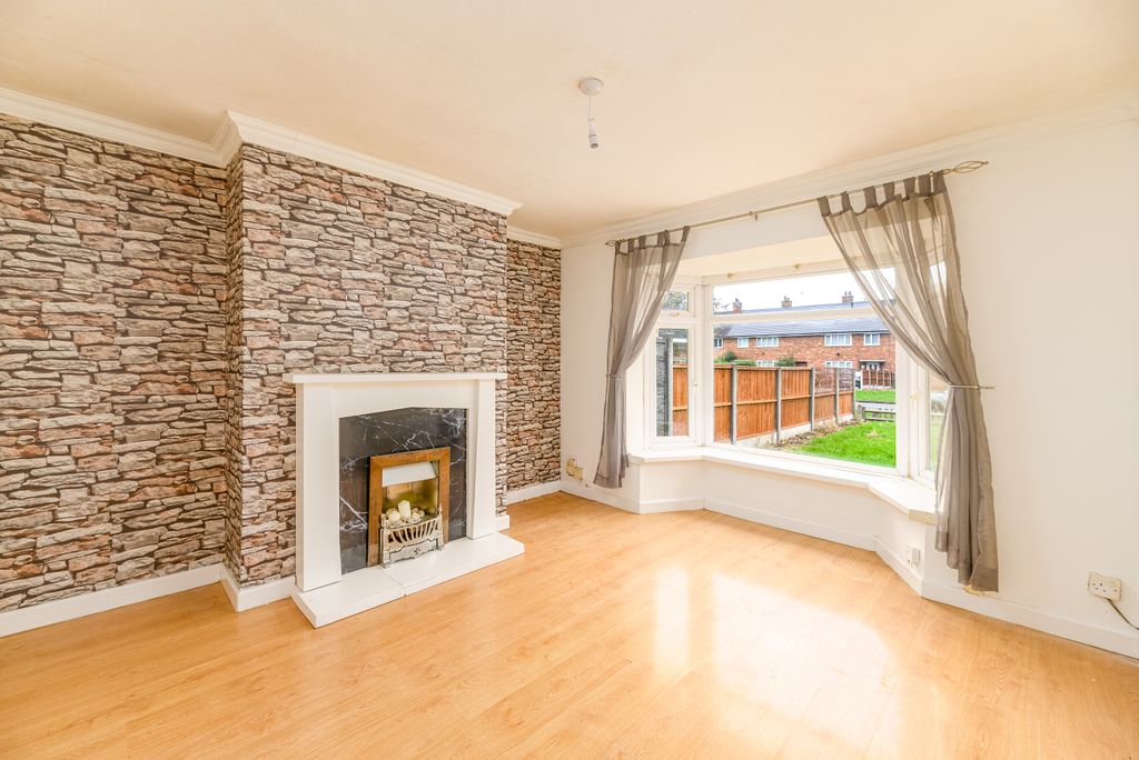 Property photo 3 of 19 011