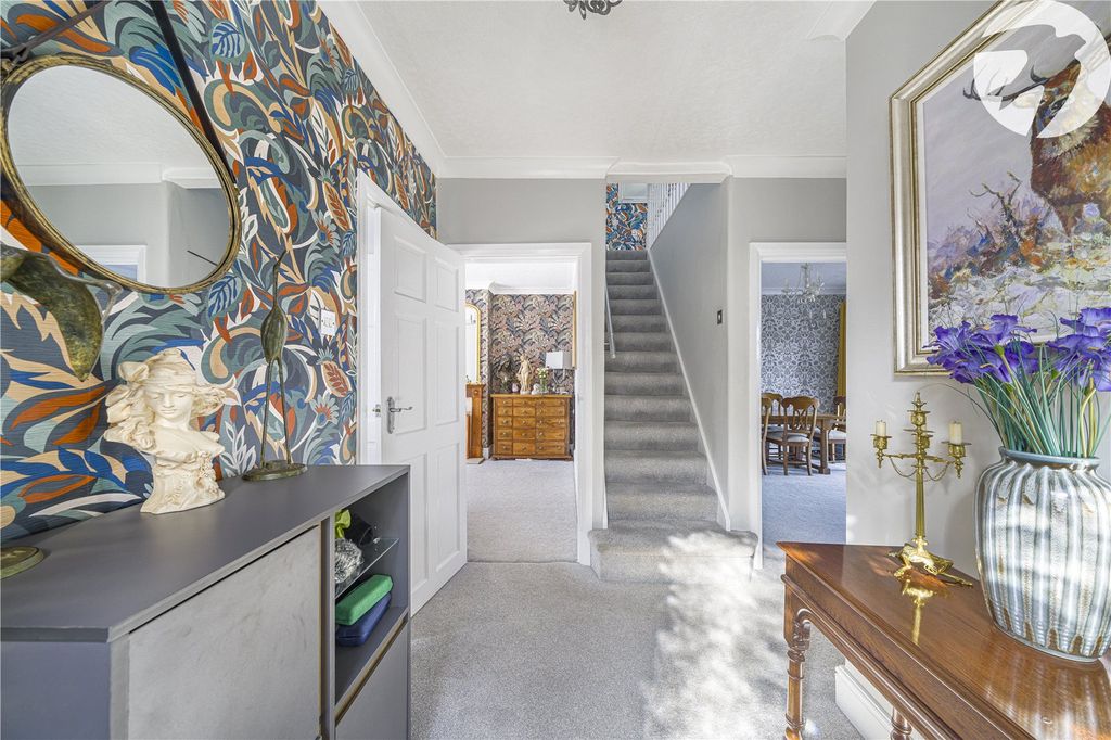 Property photo 1 of 19 Entrance Hall