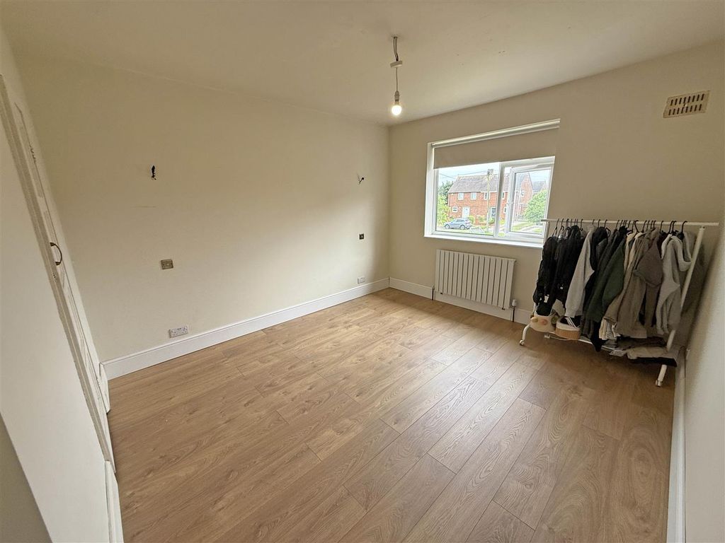 Property photo 2 of 9 Bedroom 1.Jpg