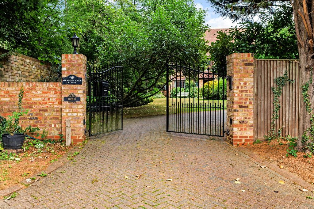 Property photo 2 of 24 Private Gates