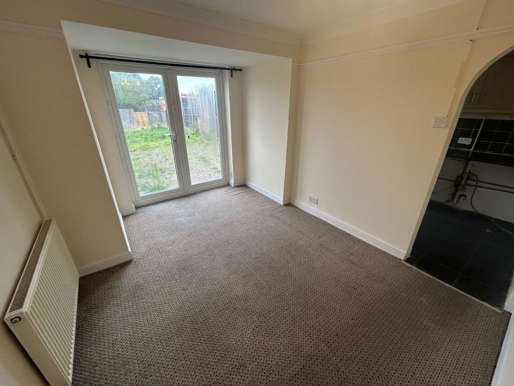 Property photo 3 of 16 Dining Room